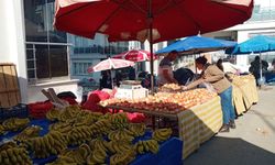 Antalya’nın efsane Salı Pazarı’nda güncel sebze ve meyve fiyatları…