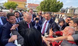 Cumhurbaşkanı Erdoğan’a cami avlusunda sevgi seli
