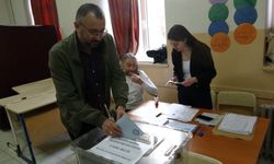 Isparta’da sandık başında! Seçmenler oy kullanmaya devam ediyor