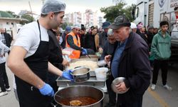 Antalya'da Büyükşehir, iftar sofralarıyla binlerce vatandaşı doyuruyor