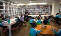 Konyaaltı'nda minik öğrencilerden kütüphane ziyareti