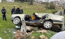 Antalya'da taklalar atan otomobil boş araziye savruldu: 1 ölü 1 yaralı