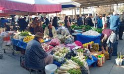 Antalyalılar hafta sonu Cumartesi Pazarı’na akın ediyor… Cumartesi Pazarı’nda güncel sebze ve meyve fiyatları…