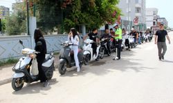 Antalya'da kasksız sürücülere bu kez ceza değil hediye!