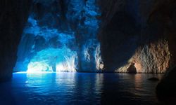 Antalya'da sadece denizden ulaşılan mağara! Girişinde tatsız sürpriz bekliyor