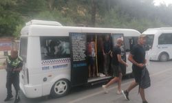 Antalya’daki 16 kişilik minibüste 35 turist çıktı