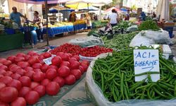 Antalya’nın en çok tercih edilen pazarı… Cuma Pazarı’nda güncel sebze ve meyve fiyatları…