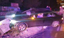 Isparta'da otomobiliyle elektrik dağıtım kutusuna çarptı... Sürücü kayıplara karıştı