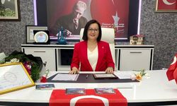 Antalya'da 160 yıllık belediyenin başkanlık koltuğuna ilk kez bir kadın oturdu