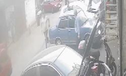 İzmir'de yol verme kavgası! İki kardeş, sanayi esnafına bıçak ve silahla saldırdı