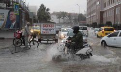 Antalya'da fırtına! Kuryelerin trafiğe çıkması yasaklandı mı?