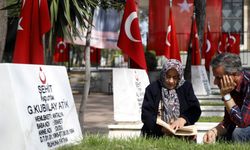 Antalya'da bayram arefesinde buruk ziyaret... Mezarlıklar doldu taştı