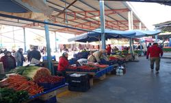 Antalya’da Kepez Cumartesi Pazarı’nda yüz güldüren fiyatlar… Cumartesi Pazarı’nda güncel sebze ve meyve fiyatları…