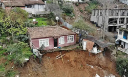 Gaziosmanpaşa'da toprak kayması! Çok sayıda ev etkilendi...