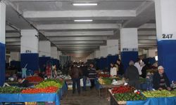 Antalya’da bir Cumartesi klasiği… Cumartesi Pazarı’nda güncel sebze ve meyve fiyatları…