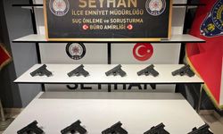 Adana'da ruhsatsız tabanca operasyonu! Polisi görünce camdan attılar