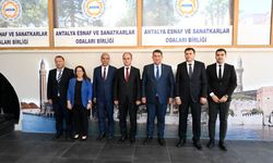 Başkan Dere, Ankara’da Antalya esnafı için çalışıyor