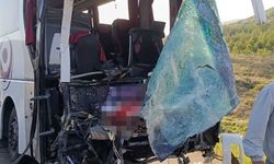 Afyonkarahisar'da can pazarı! Yolcu otobüsü ile kamyonet çarpıştı: 17 yaralı