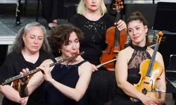 AKM'de flüt rüzgarı esti! Antalyalılar Fransız sanatçıya hayran kaldı