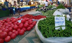 Antalya Kepez Cumartesi Pazarı’nda güncel sebze ve meyve fiyatları… Karpuz, erik, üzüm, domates, biber, salatalık…