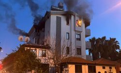 Antalya'da lojman yangını! Alevleri gören personeller pijamalarla sokağa döküldü