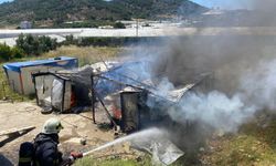 Antalya Gazipaşa'da konteynerler alevlere teslim oldu