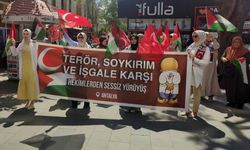 Antalya’da sağlıkçılardan Gazze için sessiz yürüyüş