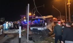 Kırıkkale’de can pazarı. Minibüs ile otomobil çarpıştı! 1’i ağır 22 yaralı