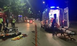 Burdur'da feci kaza! Motosiklet sürücüsü park halindeki otomobile ok gibi saplandı