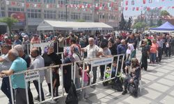 Burdur'da 4 bin kişilik şiş köfte kuyruğu!