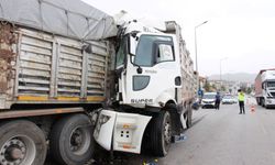 Burdur’da TIR ve kamyon çarpıştı