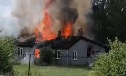 Burdur’da çıkan yangında ev ve lüks otomobil yandı