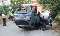 Antalya'da devrilen otomobilde 1'i çocuk 3 yaralı!