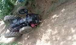 Sakarya’da korkunç ölüm! Devrilen traktörün altında hayatını kaybetti