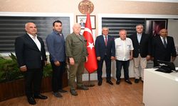 Eski Merkez Valisi Özdemir'den Başkan Topaloğlu'na ziyaret