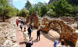 Antalya'nın turist mıknatısı! Yüzlerce turisti kendine çekiyor
