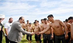 Başkan Kotan'dan Konyaaltı'nın güreşçilerine destek ziyareti!