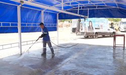 Adana'da temizlik ekipleri iş başında