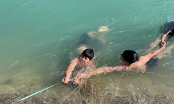 Adana’da gençleri boğulmaktan kurtaran ilginç yöntem! Görenler hayret ediyor