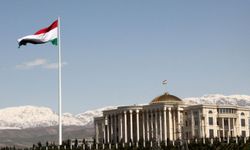 Tacikistan'da başörtüsü ve dini bayram kutlamaları yasaklandı