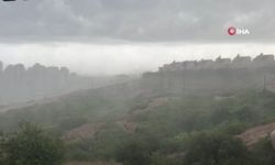 Adana’da şiddetli yağmur hayatı felç etti