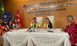 Antalya'da Fenerbahçe aşkı onları birleştirdi! İlkokul arkadaşları 20 yıl sonra nikah masasında