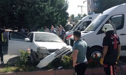 Malatya’da servis ile otomobil çarpıştı! 5 kişi yaralandı