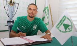 Nurullah Serbest imzaları Muğlaspor için attı