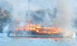 Marmaris'te tur teknesi yandı! 39 kişi yaralı, 4'ü hastaneye sevk edildi