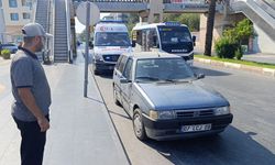 Antalya’da bu sefer tam tersi oldu! Yaya arabaya çarptı
