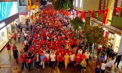 Alanya'da Zafer Bayramı coşkusu fener alayına ve marşlara yansıdı