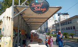 Antalya da Sanat Sokağı yerli ve yabancı turistlerin ilgi odağı oldu