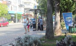 Antalya'da otobüs duraklarında telaş anları! Vatandaşlar, birbirlerini soru yağmuruna tutuyor