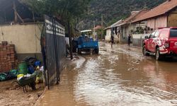 Elmalı’da yaşanan selden sonra Büyükşehir Belediyesi ekipleri harekete geçti